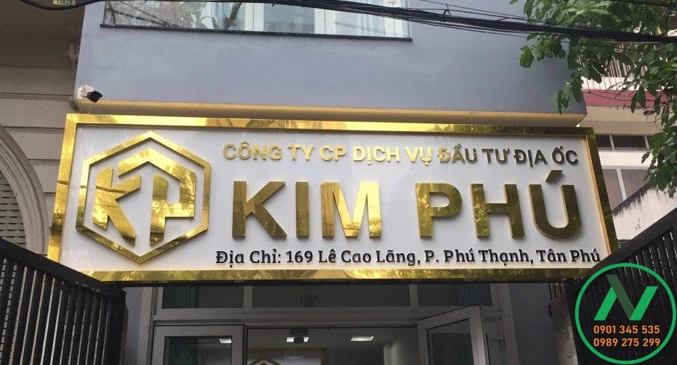 bảng hiệu alu gương vàng