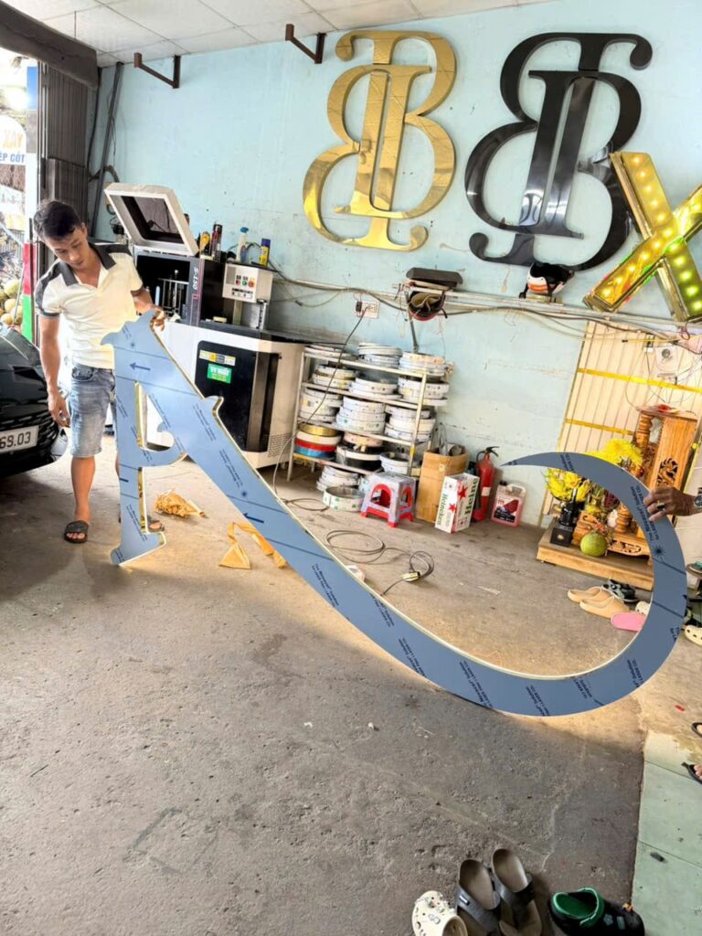 Bang hieu Chu noi den Led SpaNail xuat di My Quang Cao Vy Nhat13