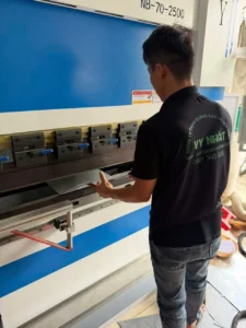 Gia Công Chữ Nổi Inox – Chấn Nẹp U, V, Khung Inox Theo Yêu Cầu Giá Rẻ 2 Chan nep U V khung inox theo yeu cau Quang cao vy nhat 2