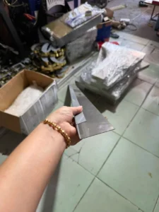 Gia Công Chữ Nổi Inox – Chấn Nẹp U, V, Khung Inox Theo Yêu Cầu Giá Rẻ 6 Chan nep U V khung inox theo yeu cau Quang cao vy nhat 7