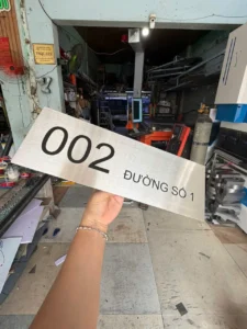 Gia công bảng tên công ty inox ăn mòn