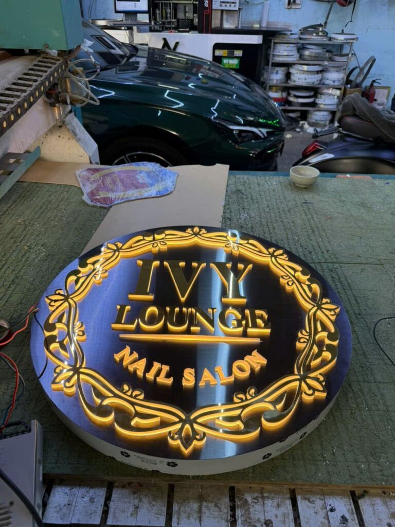 Gia công chữ nổi hộp đèn inox đế mica Uy tín tạo nên thương hiệu 10 gia cong chu noi hop den inox de mica cho nha hang spa xuat di My 2