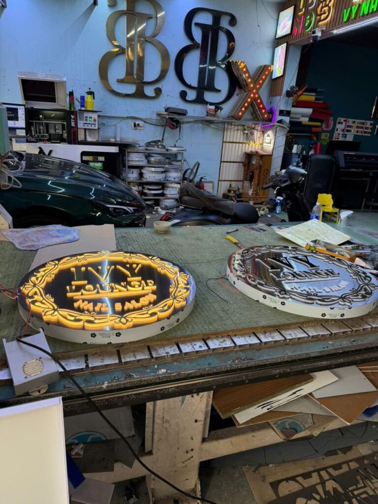 Gia công chữ nổi hộp đèn inox đế mica Uy tín tạo nên thương hiệu 9 gia cong chu noi hop den inox de mica cho nha hang spa xuat di My 3