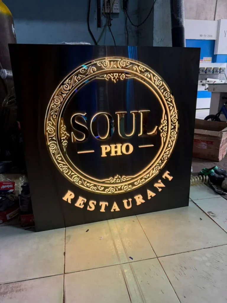 gia cong chu noi hop den inox de mica cho nha hang spa xuat di My 7